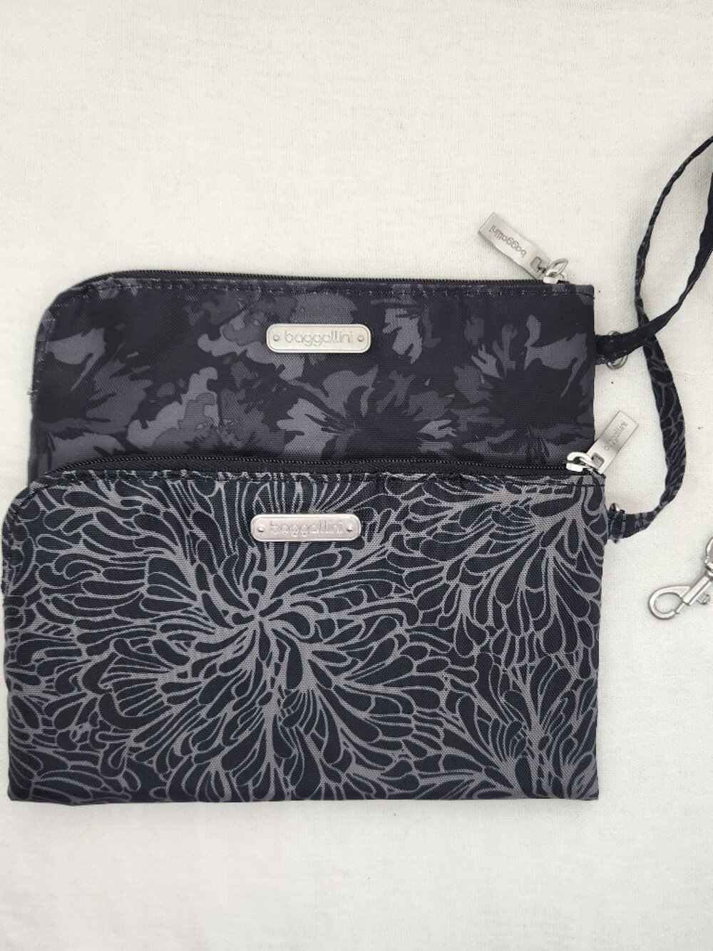 Baggallini On The Go Daily RFID Pouch 2 Lot Zip Wallet
